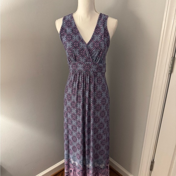 Loveappella Lauryn Maxi dress blues/pinks open keyhole type back stretch NWOT MP - Picture 1 of 11
